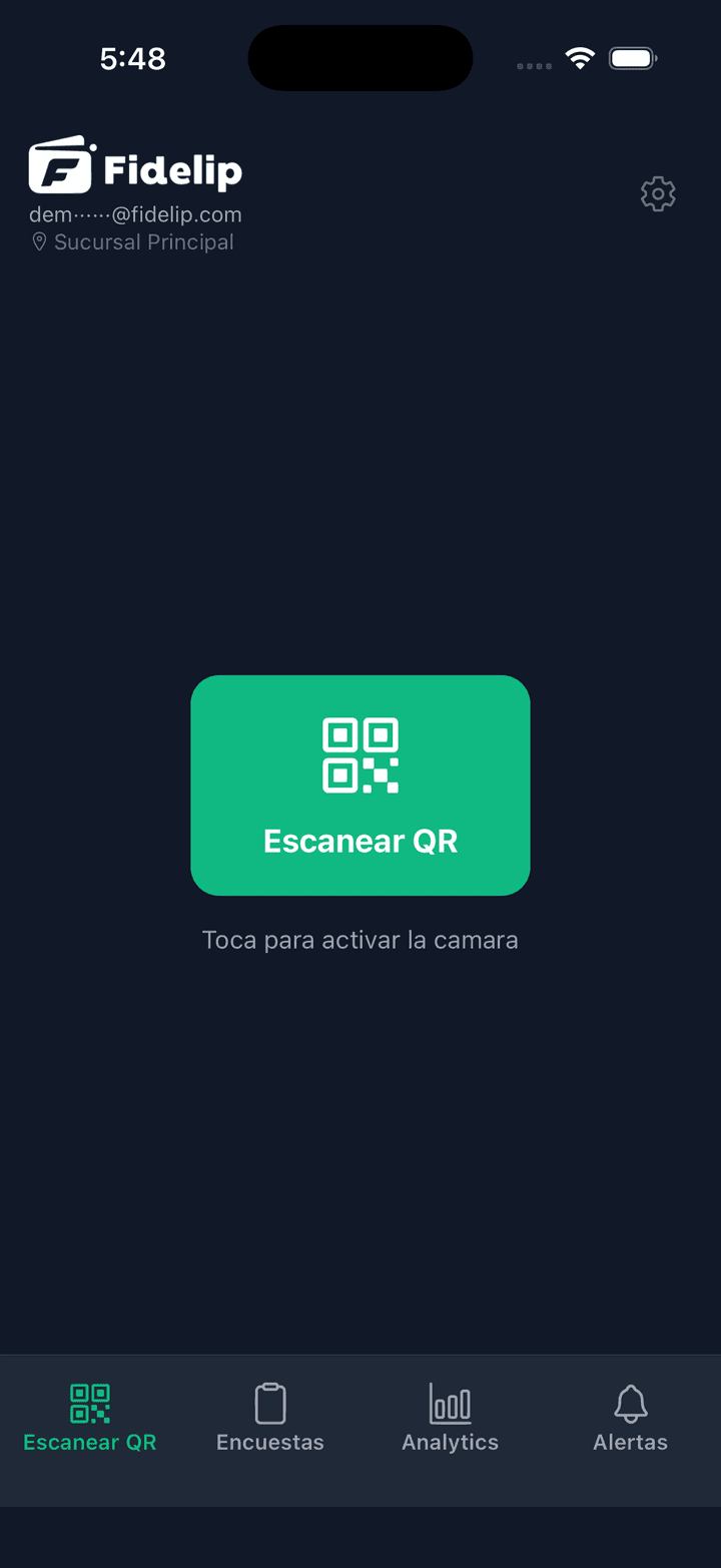 App Fidelip Staff escaneando el QR de un cliente